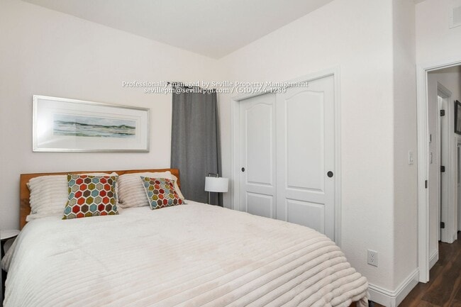 Building Photo - NEWER 2 BR/1 BA detached 1-story unit available soon@