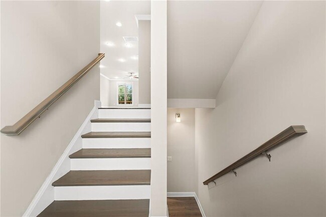 Building Photo - 205 Bedford Aly