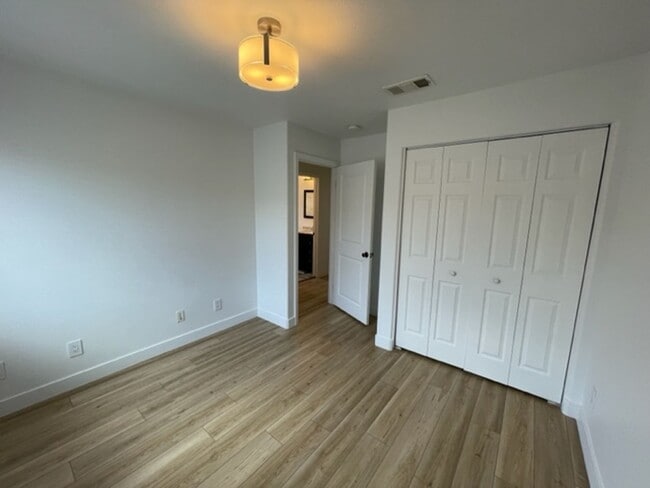 Building Photo - Rent Special - 2 weeks free rent!! 3 bedro...