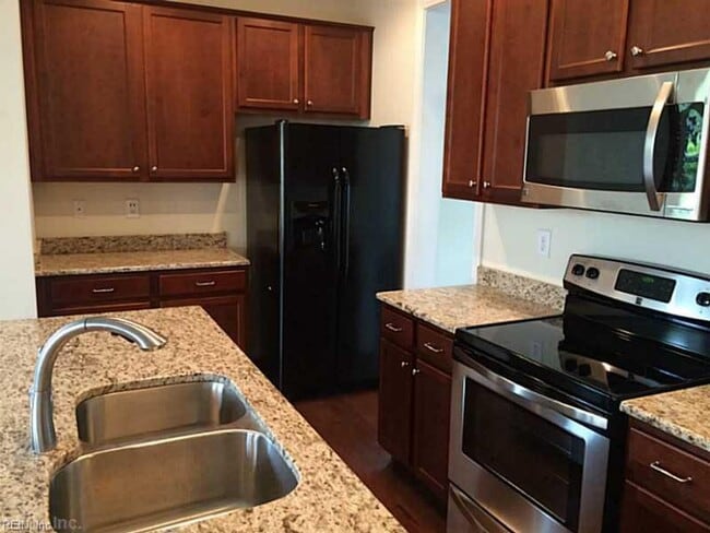 Building Photo - Beach Borough