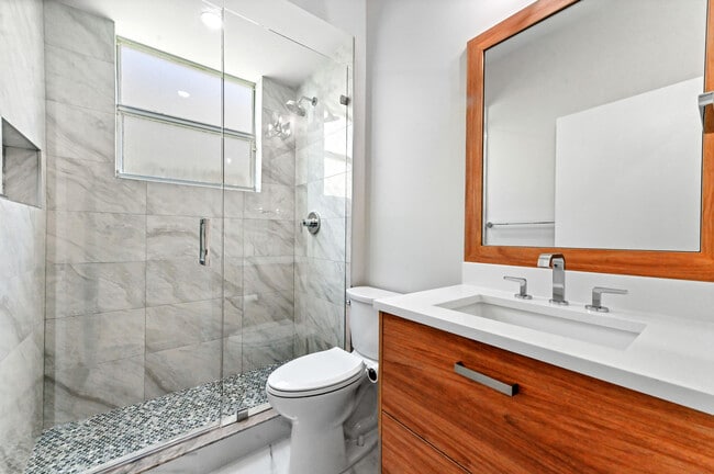 Building Photo - 12510 Crystal Pointe Dr