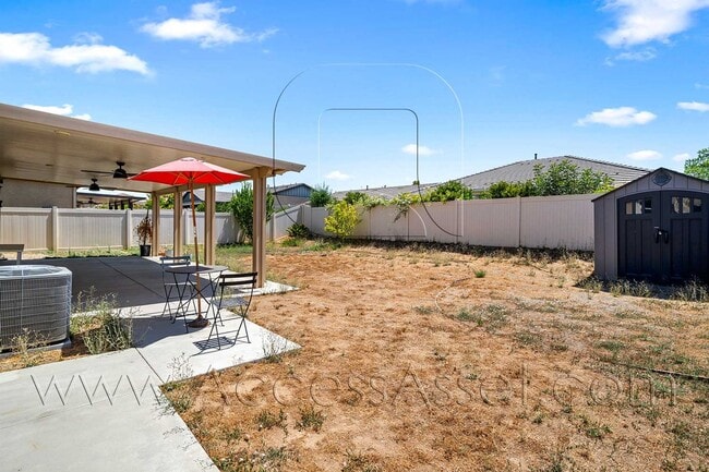 Building Photo - Partially furnished 4 Bed/2 Bath Plus a Bo...