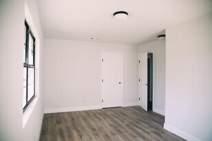 Building Photo - 8510 Western Dr