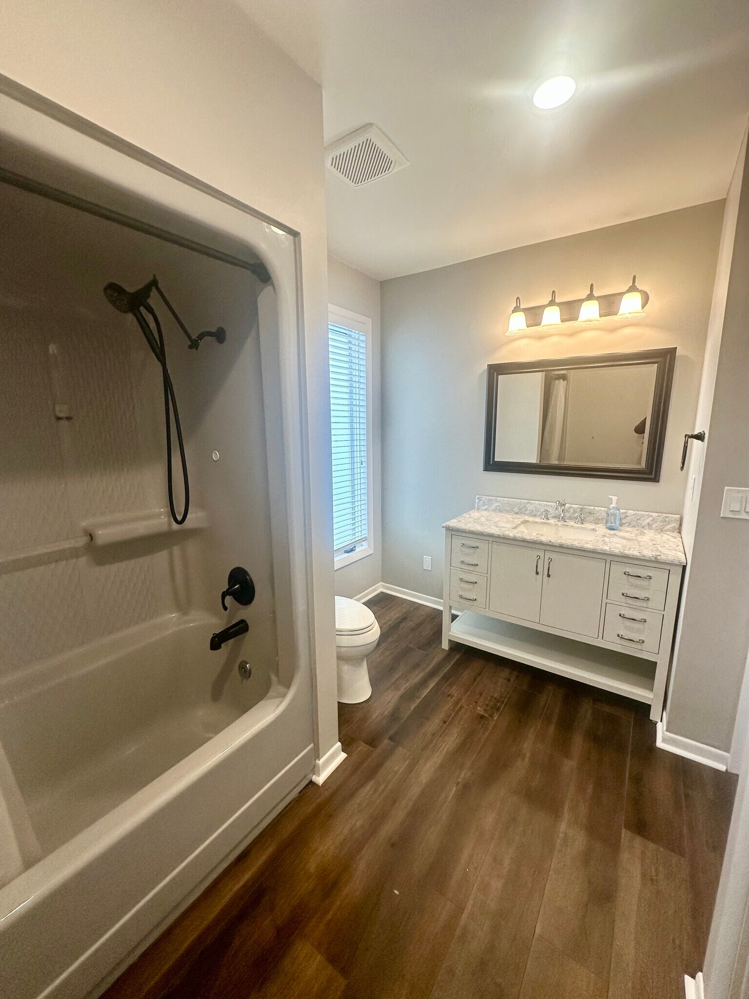 Building Photo - 720 Main St