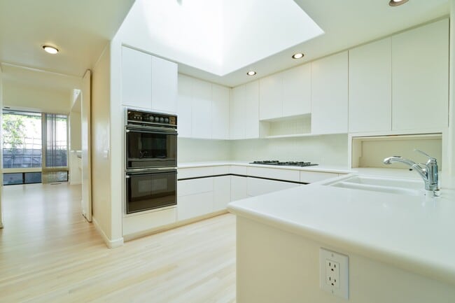 Building Photo - Private, Architect-Designed La Jolla Gem w/ Ocean View! MUST SEE!!!