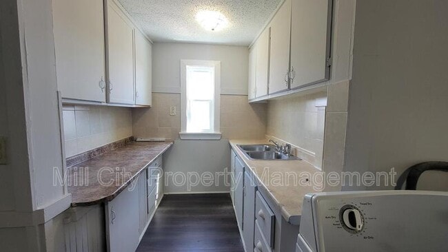 Building Photo - 343 Auburn St