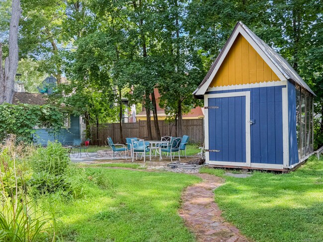 Building Photo - 52 Sherman St