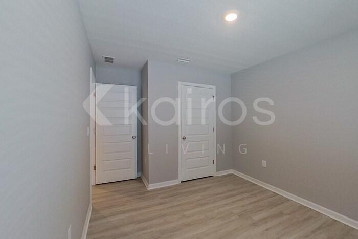 Building Photo - 4660 Malay Cir