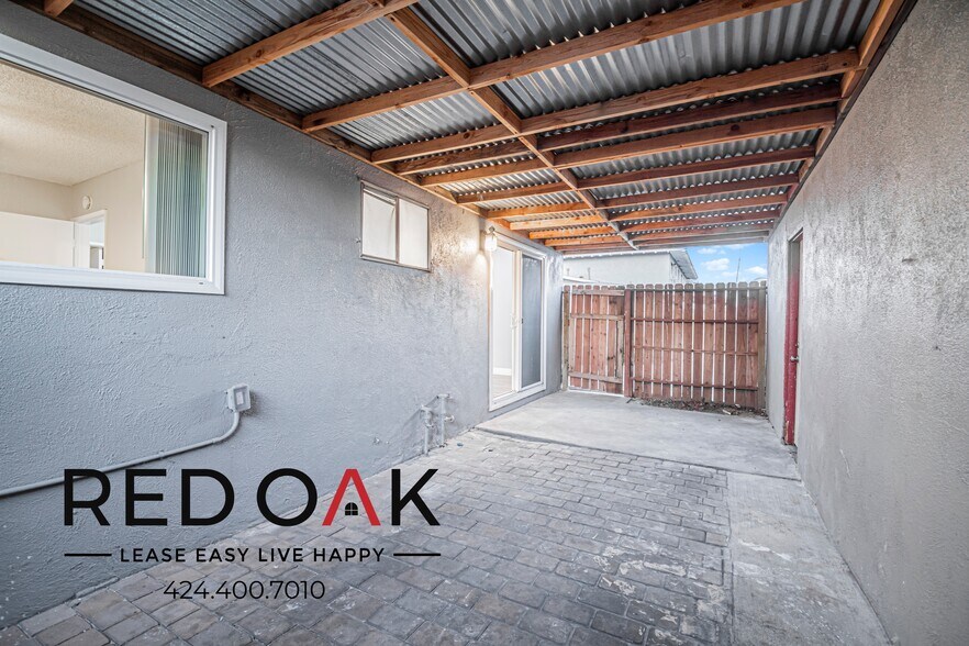 Building Photo - 690 S Riverside Ave