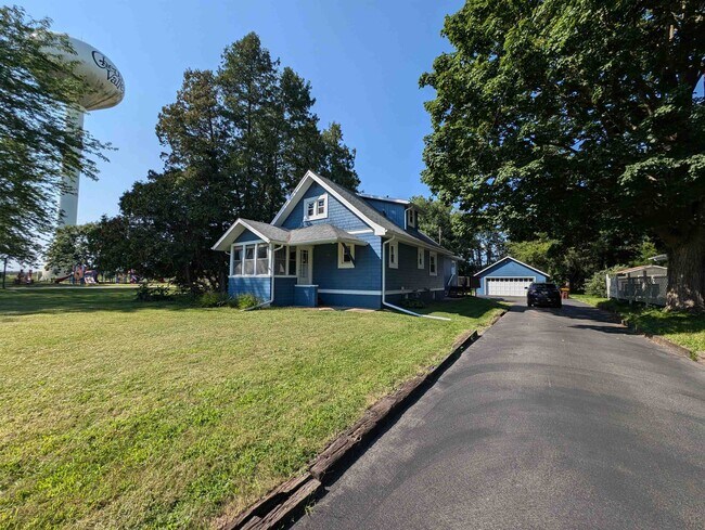 Primary Photo - 513 W State St