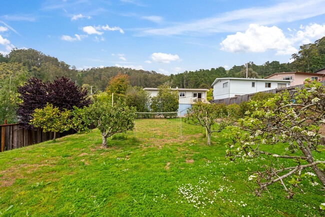 Building Photo - Coastal Charm in Linda Mar - Spacious Home...