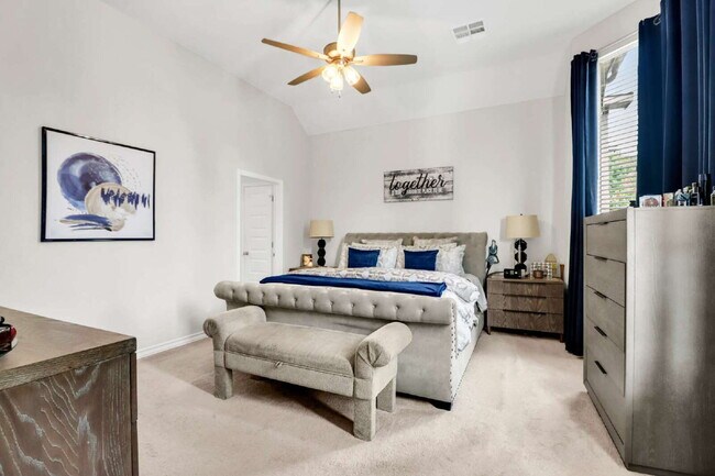 Building Photo - "Spacious 4-Bedroom Haven with 3 Full Baths in San Antonio's Charming Davis Ranch!"