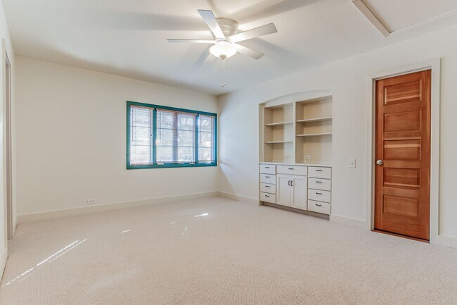 Building Photo - LUXURY 4-BEDROOM IN ALAMO HEIGHTS
