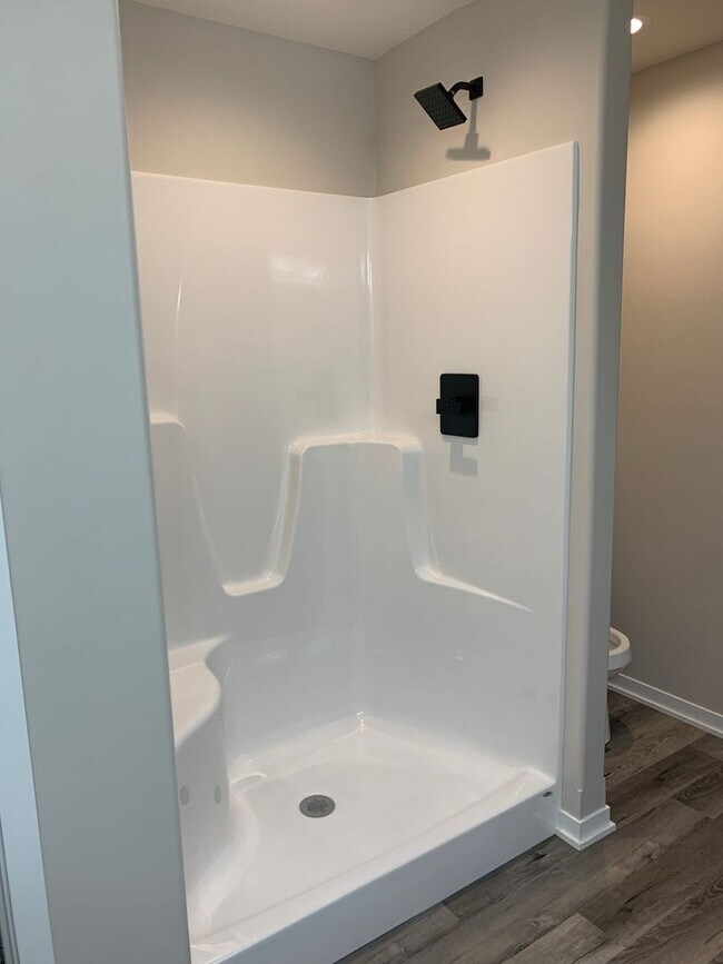 Building Photo - Spacious 2-Story with 3 bedrooms/2.5 bathrooms off N 27th and I-80