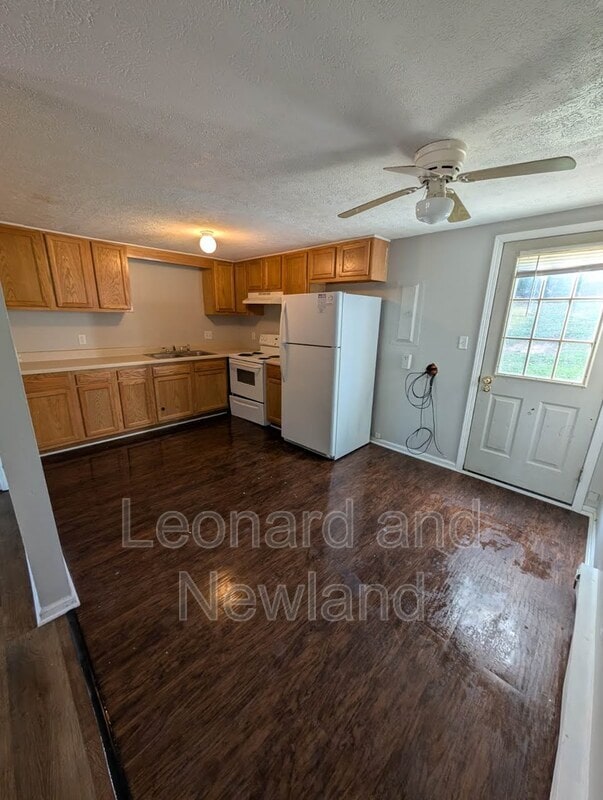 Building Photo - 210 Patricia Dr