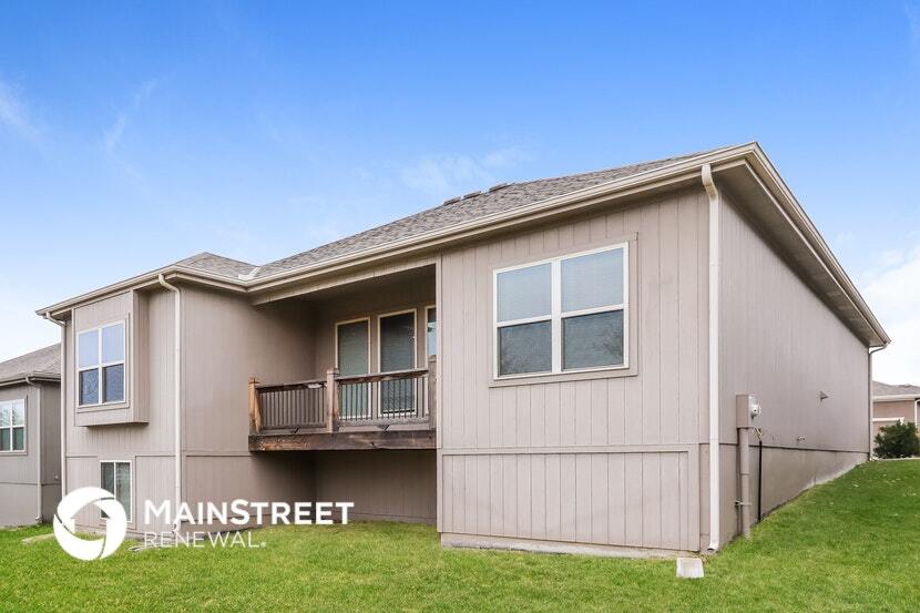 Building Photo - 211 NE Kim Ct