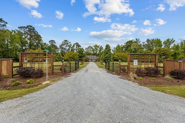 Building Photo - 2110 Las Flores Ln