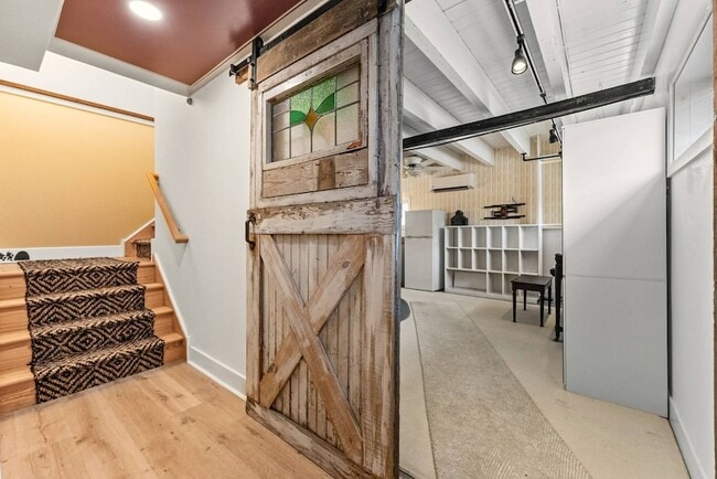 Building Photo - 264 Lake St