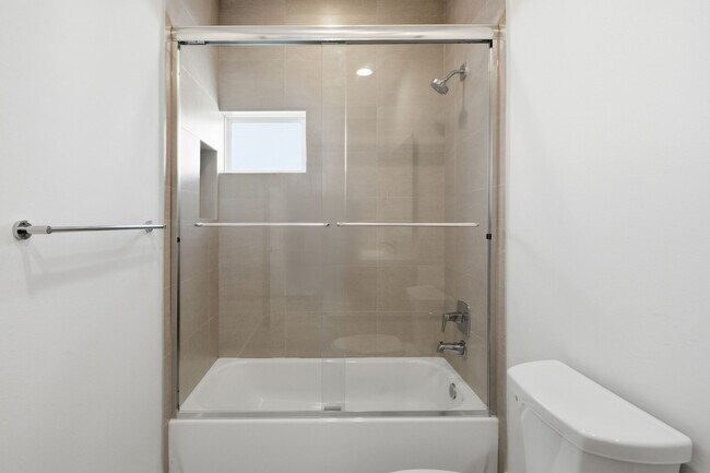 Building Photo - 5519 Paraiso Pl