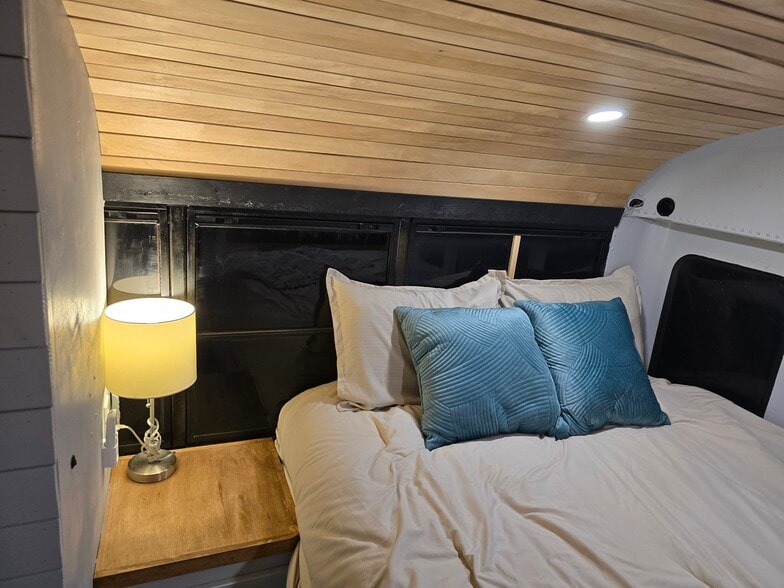 Building Photo - 2450 44th St S