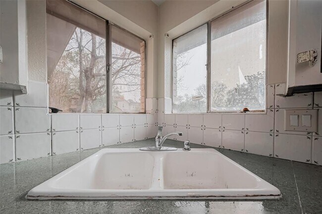 Building Photo - 4015 Black Locust Dr