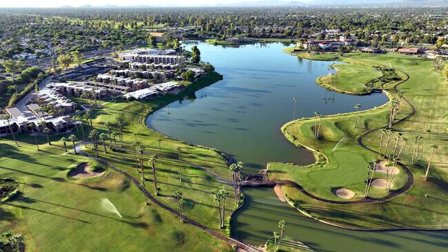 Building Photo - 7401 N Scottsdale Rd