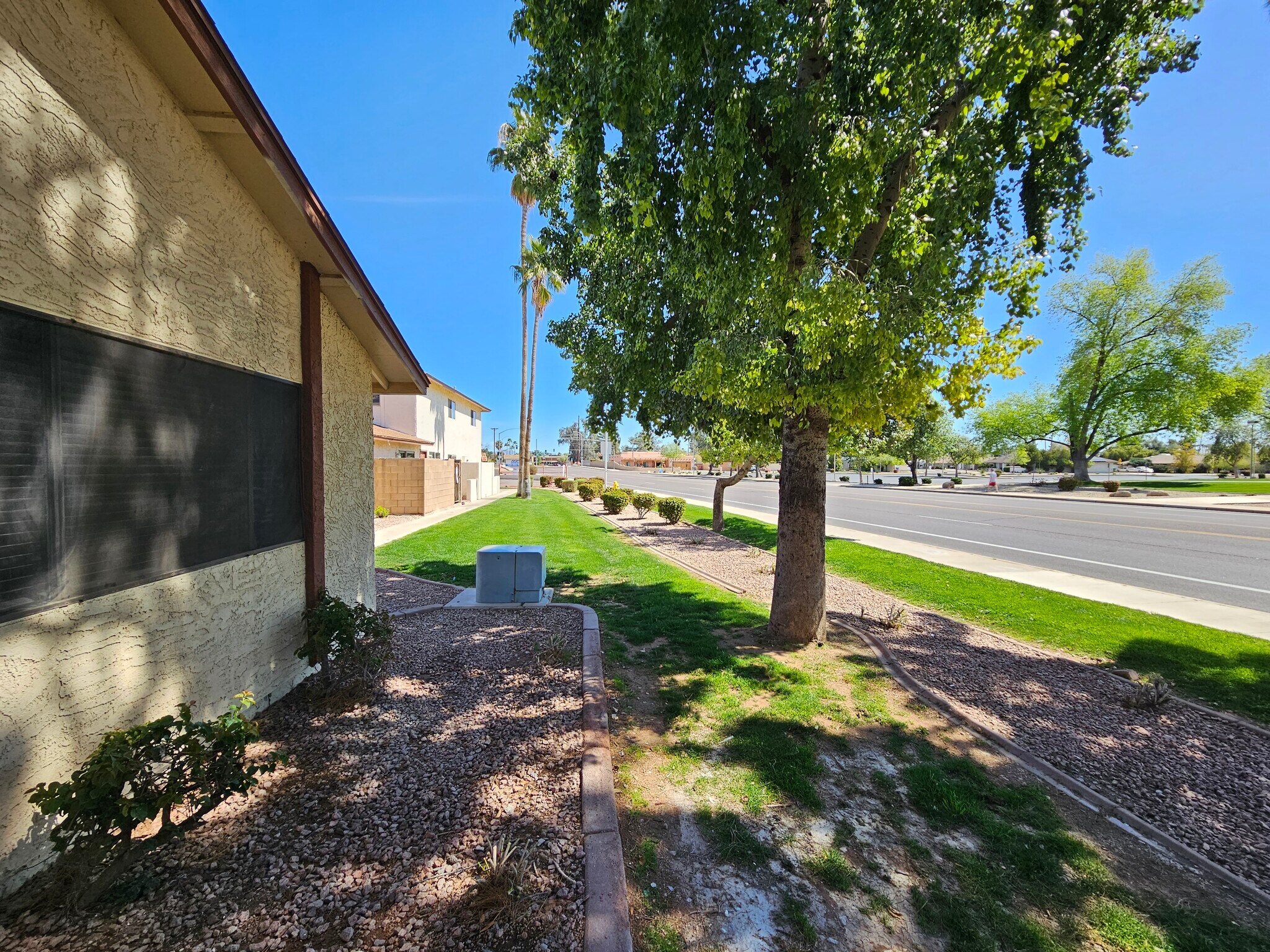Building Photo - 860 E Brown Rd