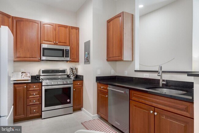 Building Photo - 309 Holland Ln