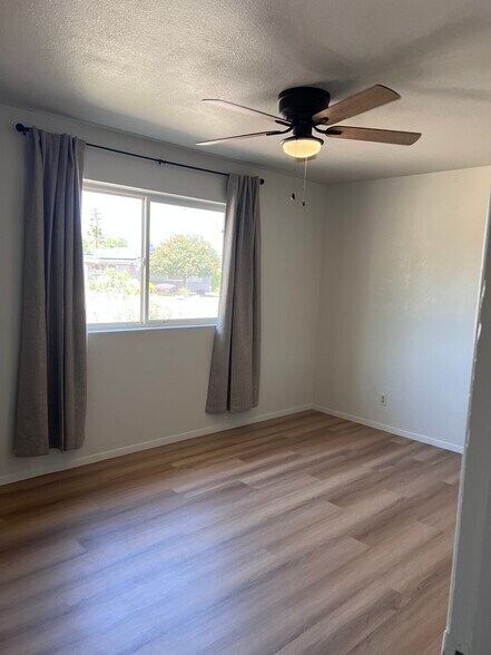 Building Photo - 3015 E Desert Cove Ave