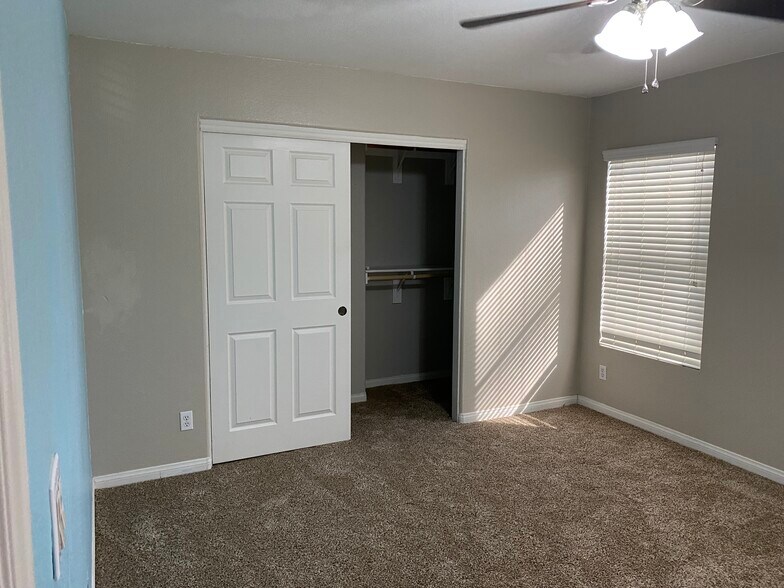 Master Closet - 1599 Evening Spirit Ave