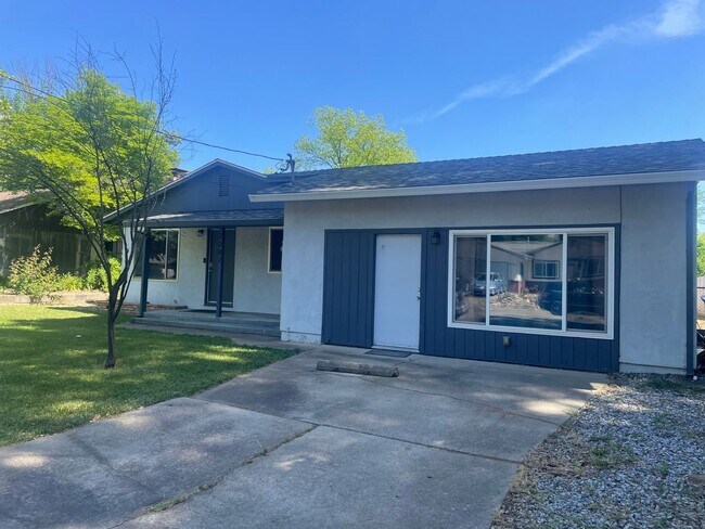Building Photo - WONDERFUL HOME LOCATED IN KUTRAS TRACT!