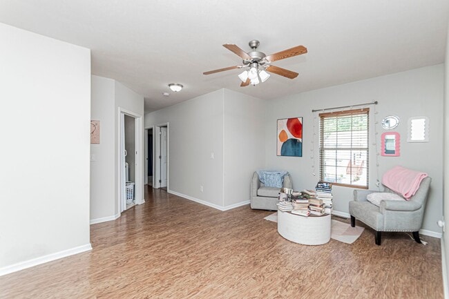 Building Photo - Spacious single family home
