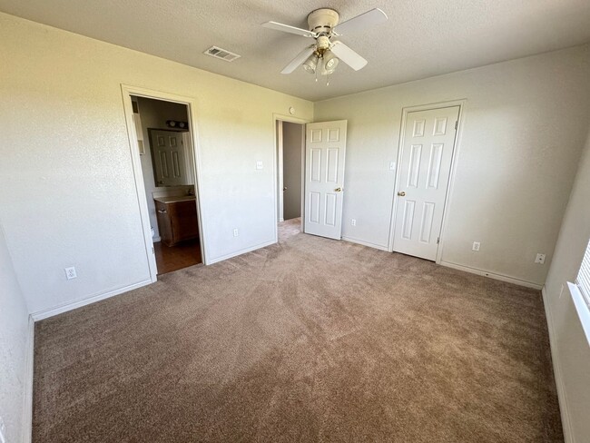 Building Photo - 360 Virtual Tour Available