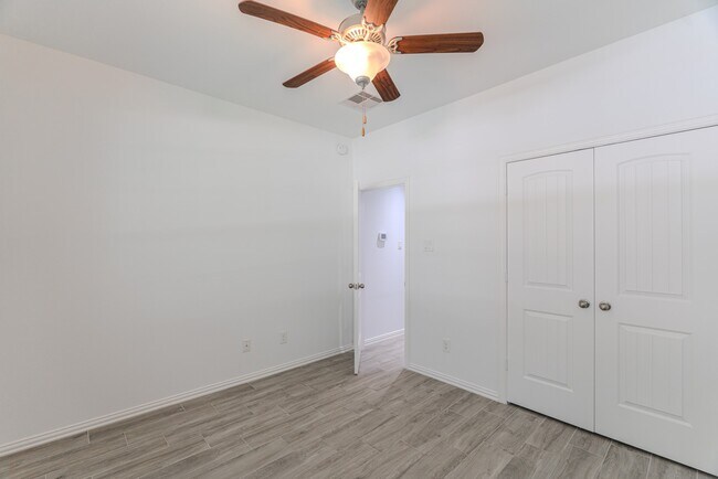 Building Photo - 54 N Marshside Pl
