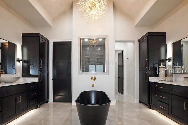 Building Photo - 9405 Rockridge Pkwy