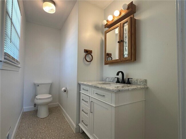 Building Photo - 11 Pocono Rd