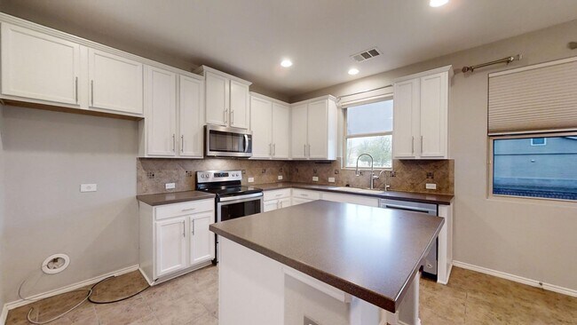Building Photo - 2915 Thunder Gulch