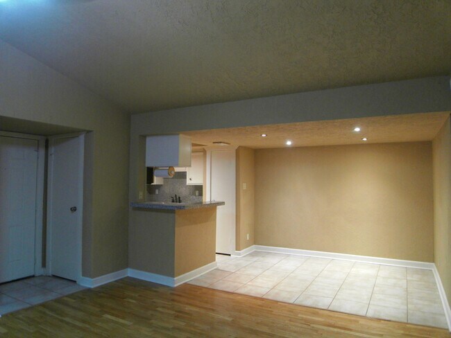 Building Photo - 14911 Wunderlich Dr