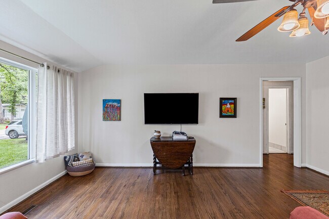 Building Photo - 1404 Bluebonnet Trail