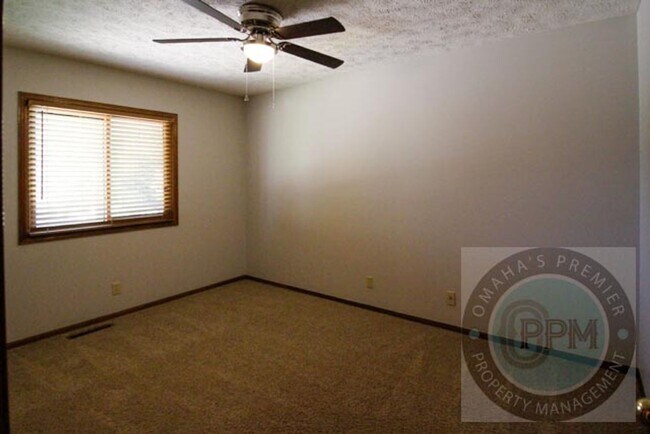 Building Photo - $500.00 off the Deposit Cul-de-Sac Comfort! 3-Bed Omaha Home with Huge Deck and Patio.