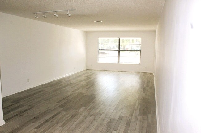 Building Photo - 9910 Orchid Tree Trail