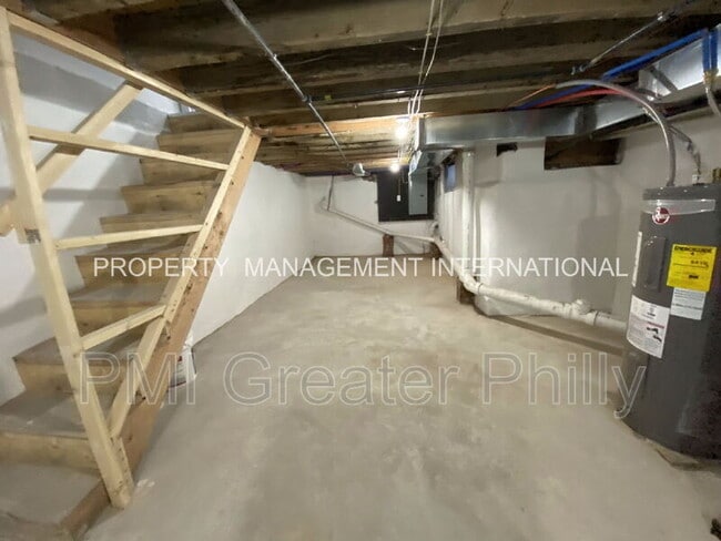 Building Photo - 5257 Addison St