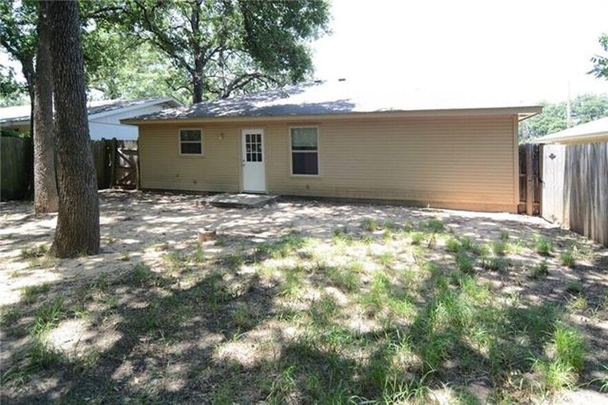 Building Photo - 925 Baldwin St