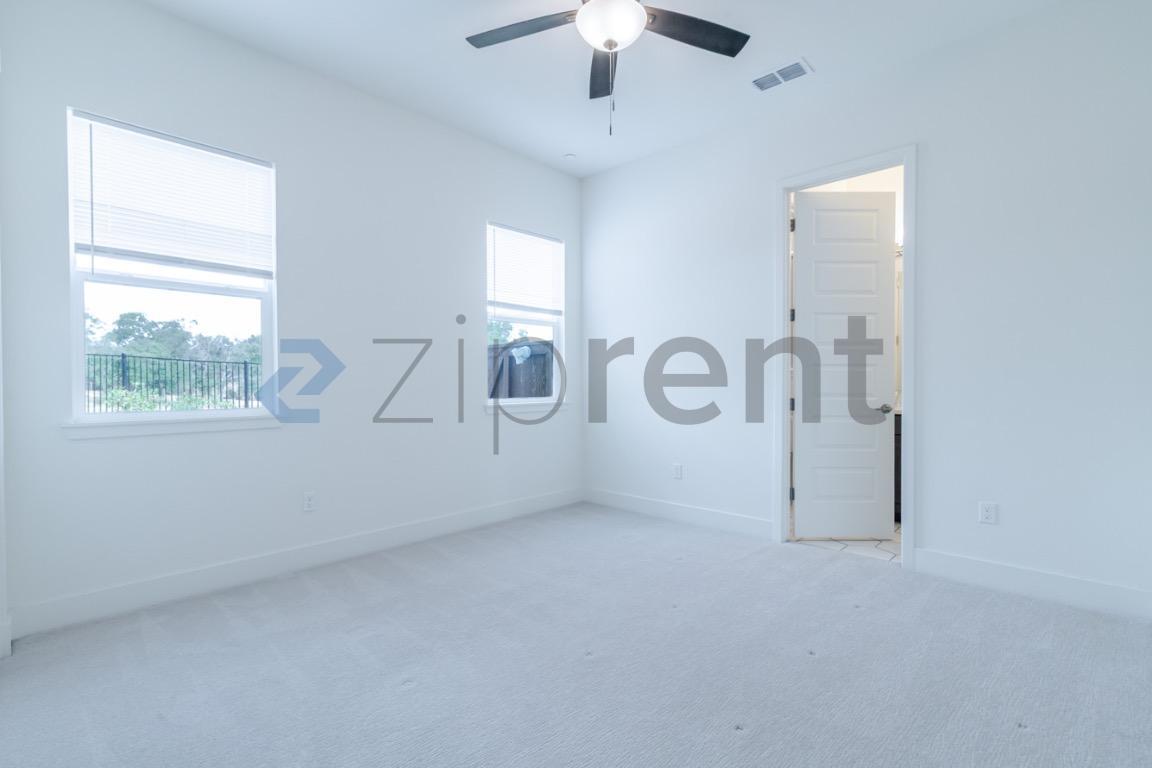 Building Photo - Unit