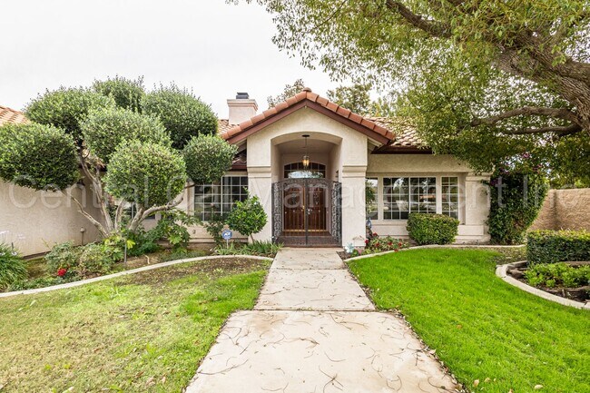 Building Photo - 4 Bedroom/2.5 Bath Home with Paid Solar an...