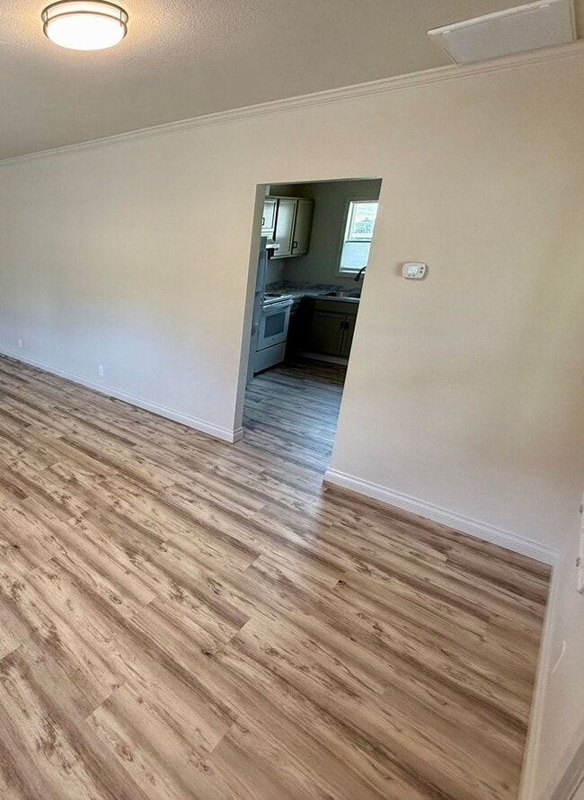 Building Photo - NEW Remodeled 1 Bedroom with BONUS ROOM!