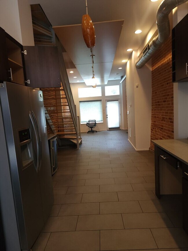 Building Photo - 4 E Henrietta St