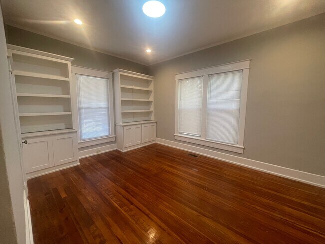Building Photo - 209 3rd Ave