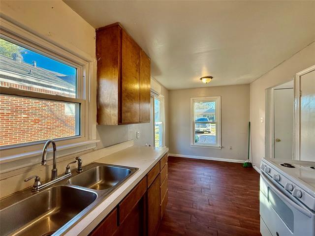 Building Photo - 815 SE 18th St