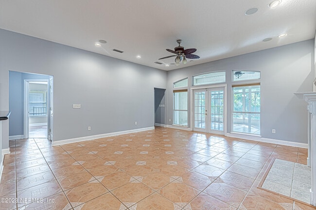 Building Photo - 2465 Pinehurst Ln